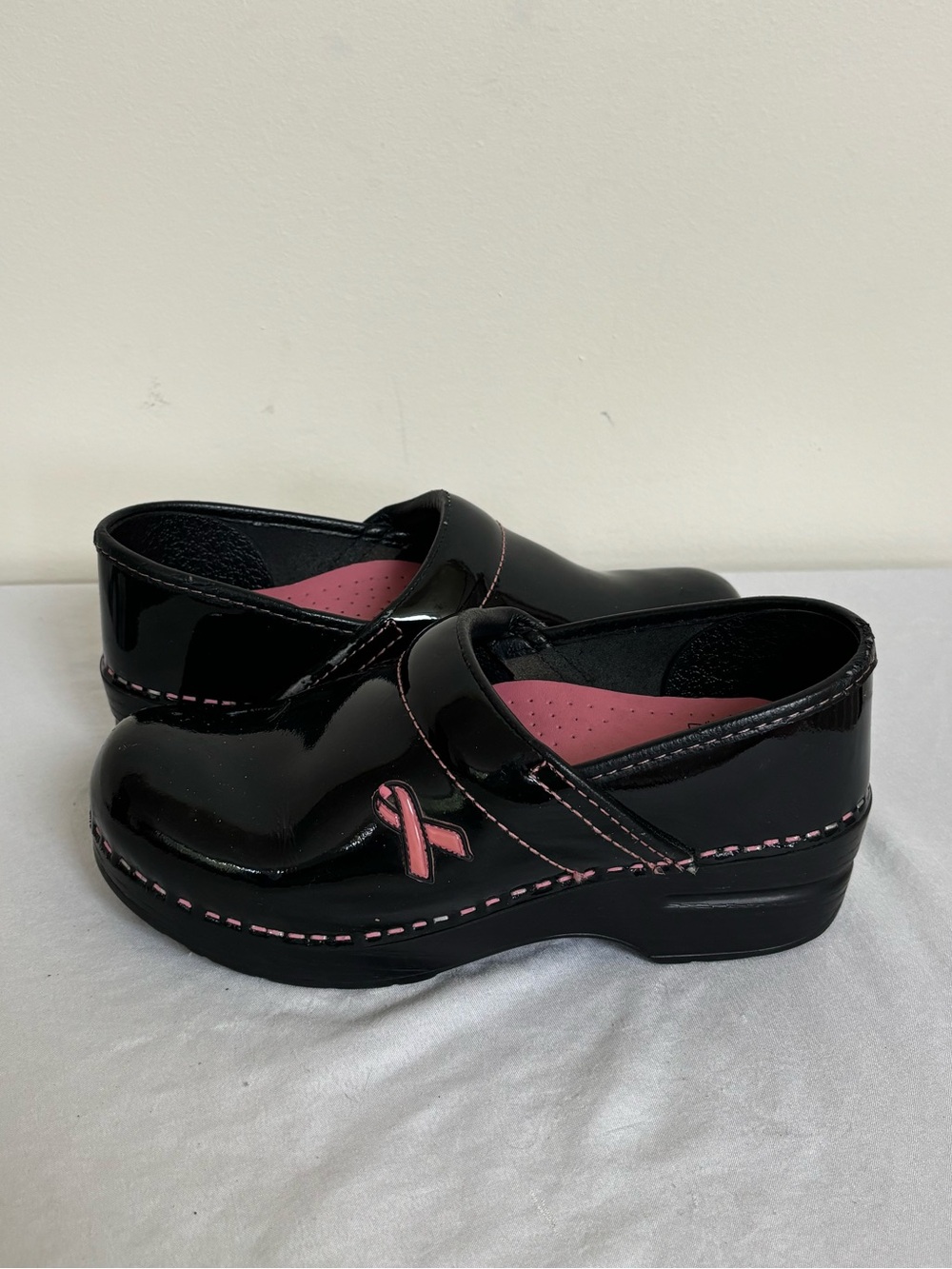 Dansko Black Patent Leather Shoes Womens Pink Ribbon Size 36 US 5.5-6